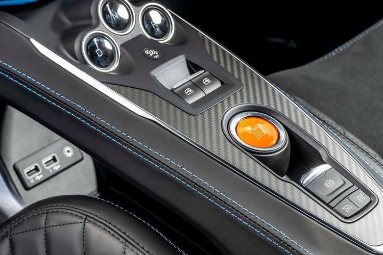 3978233 1.8L Turbo 300 S 2dr DCT