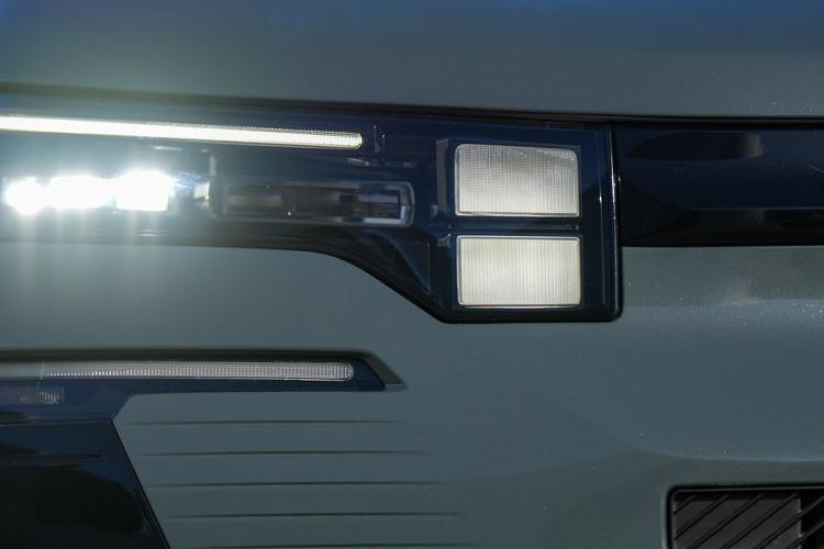 4046790 1.2 Hybrid 145 Plus 5dr Auto