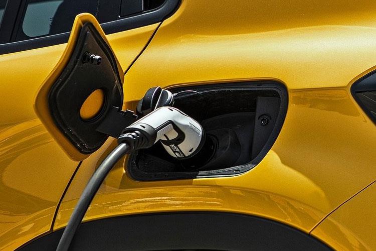 3946809 115kW Summit 54kWh 5dr Auto