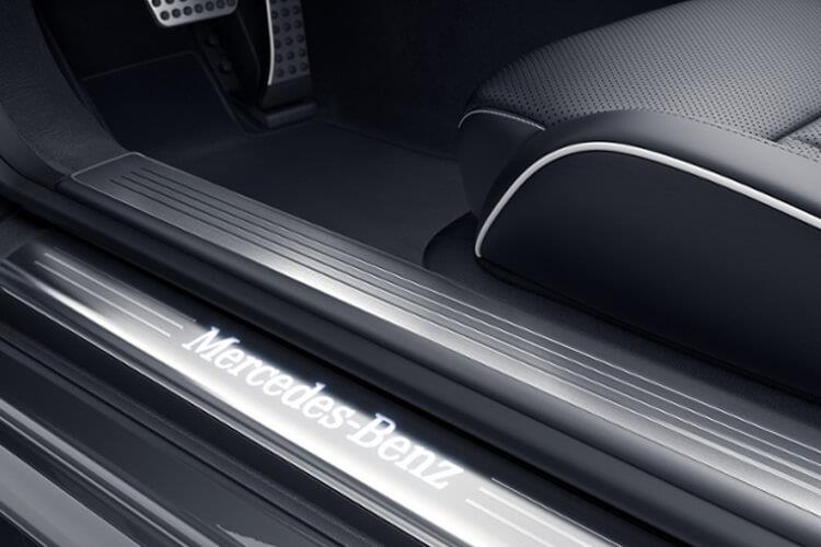 3866687 SL 43 [421] Premium Plus 2dr Auto