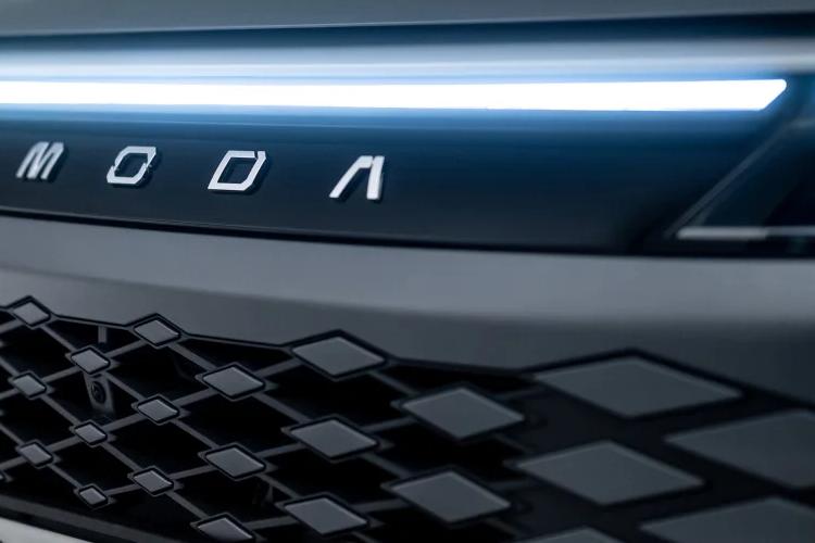 3980617 1.5T SHS Noble 5dr 3DHT