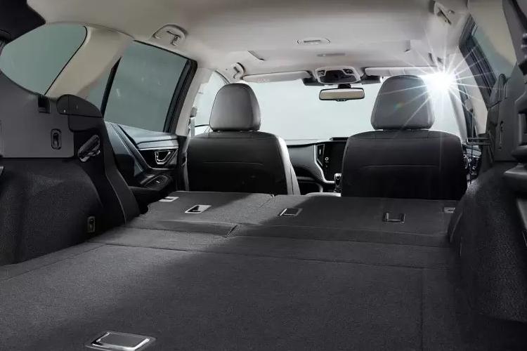 4043779 2.5i Field 5dr Lineartronic