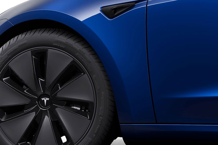 4001052 Long Range RWD 4dr Auto