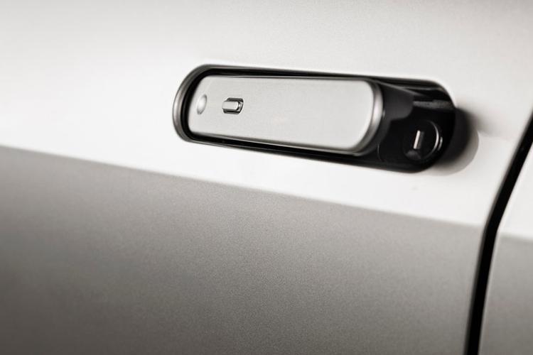 3808828 2.0 PHEV Design 5dr CVT