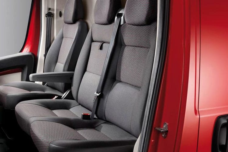 3947337 2.2 BlueHDi 140 Tipper Enterprise