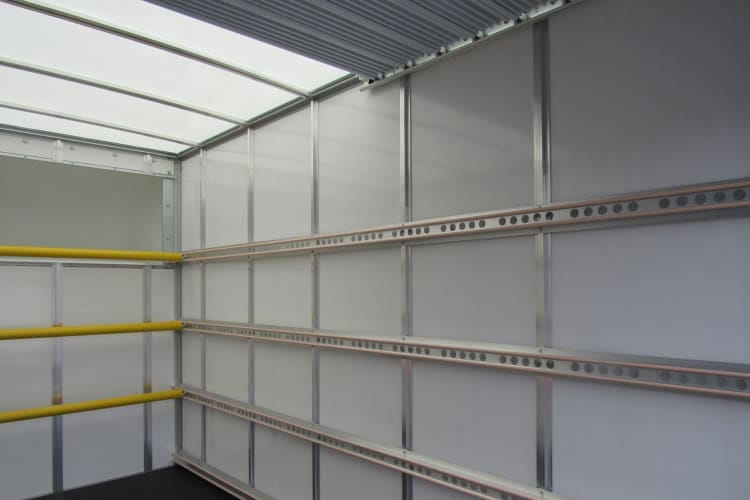 3813218 198kW 68kWh Trend Luton Van Auto