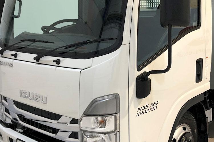 3979354 Chassis Cab Auto